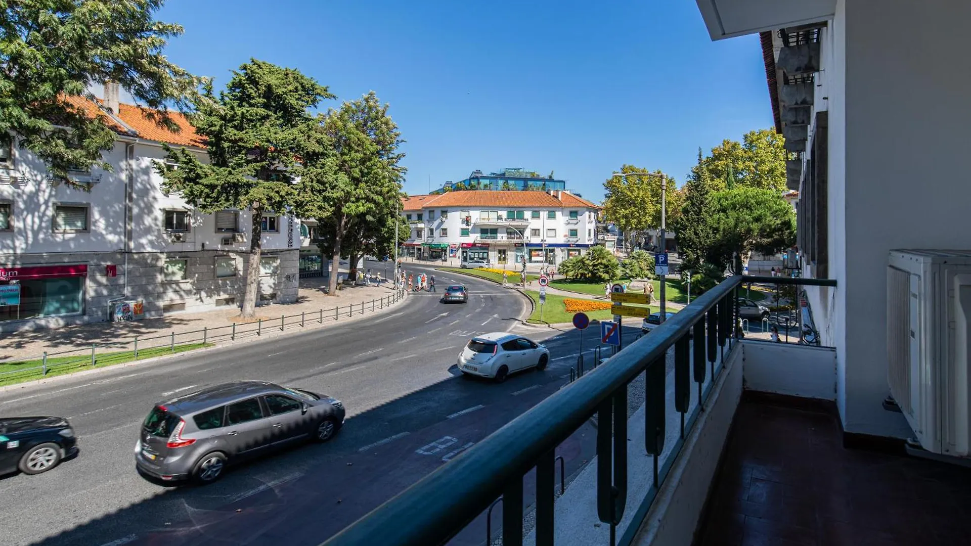 Lovely Two Bedroom Cascais Center Apartment