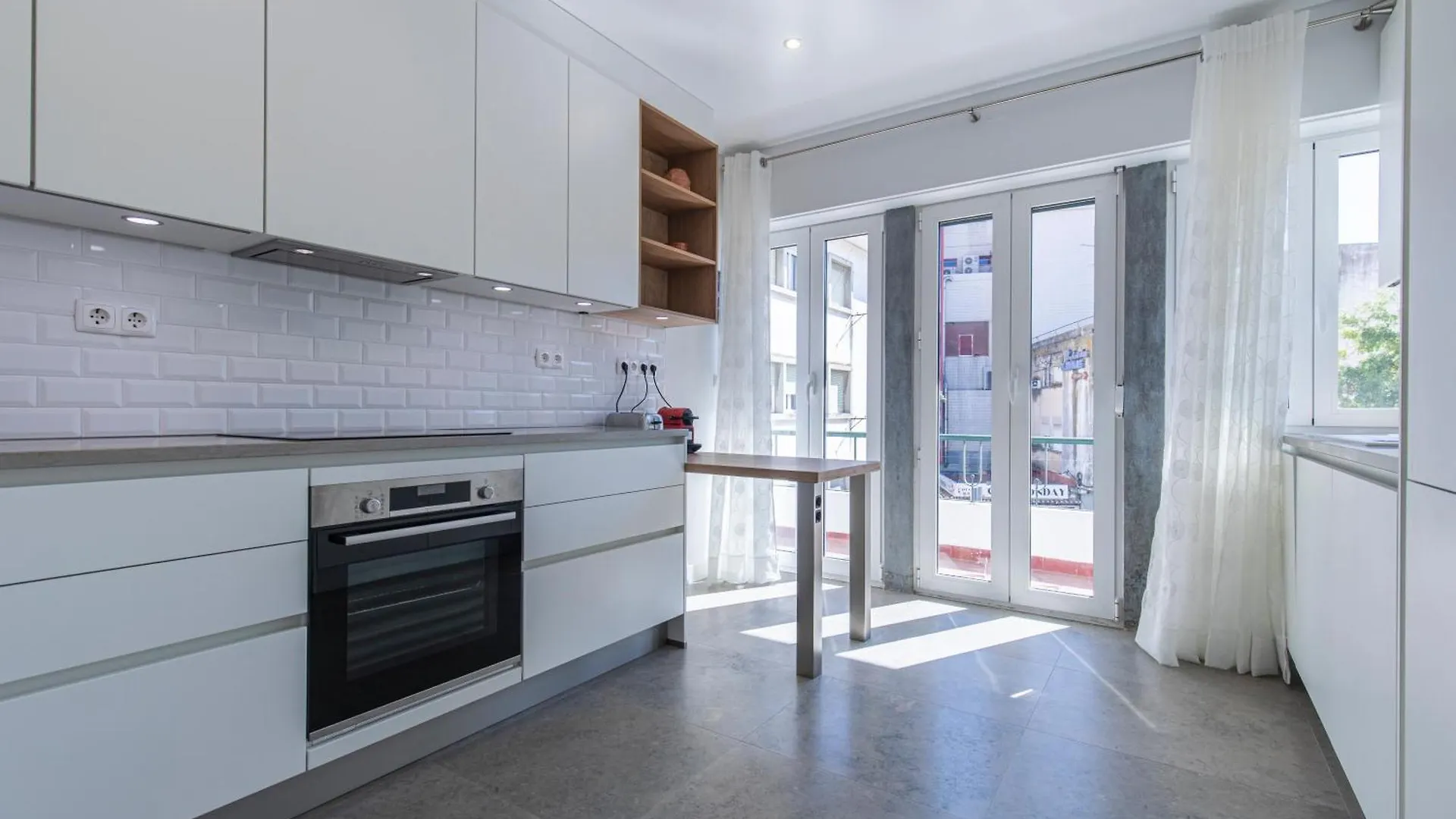 Lovely Two Bedroom Cascais Center Apartment
