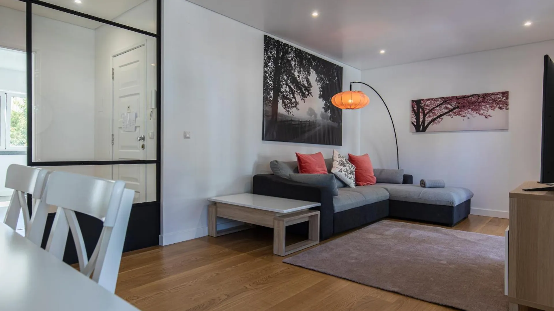 Apartment Lovely Two Bedroom Cascais Center