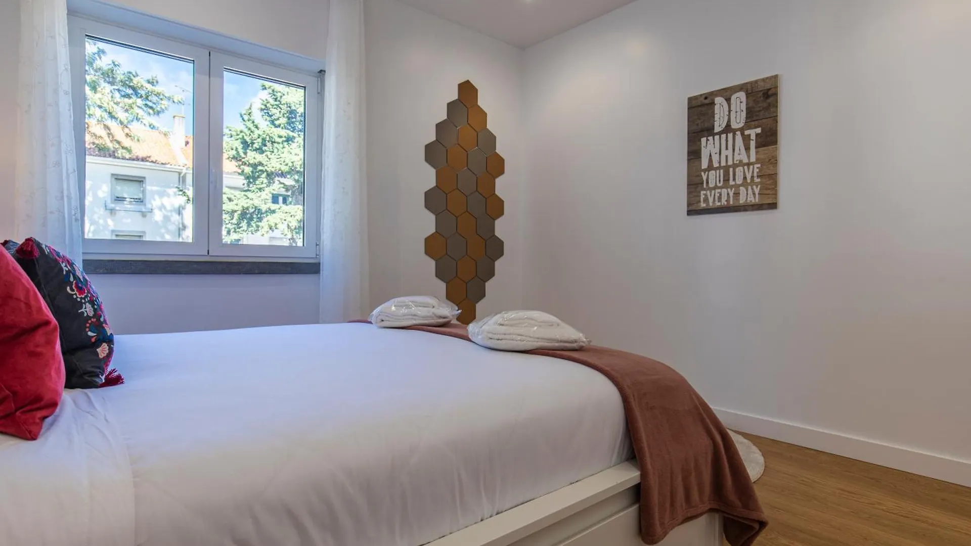 Lovely Two Bedroom Cascais Center Portugal