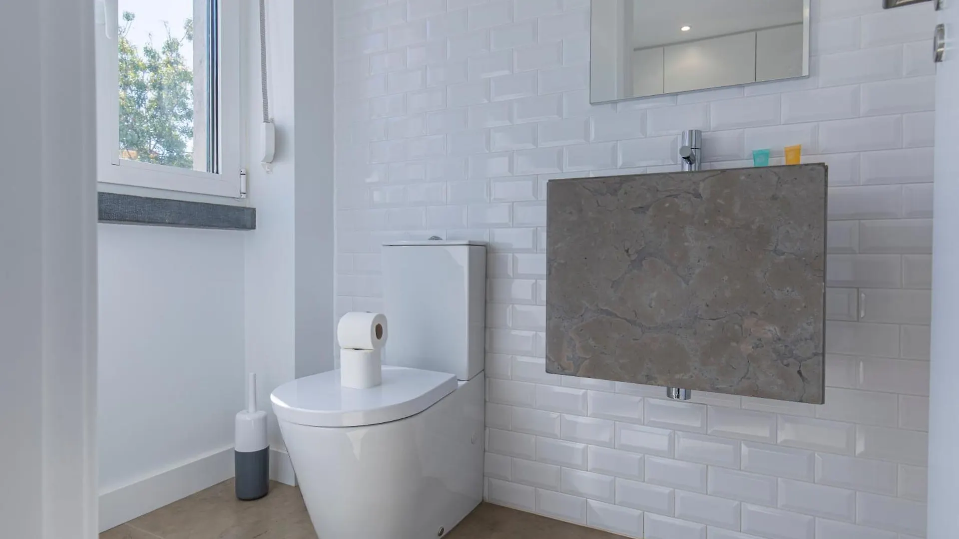 Lovely Two Bedroom Cascais Center Apartment